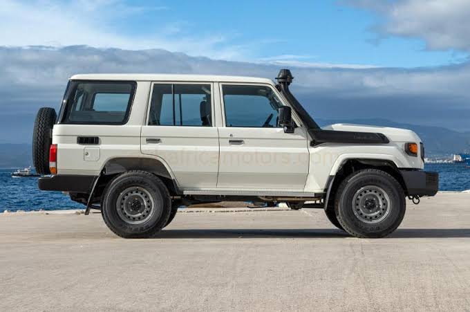 TOYOTA Land Cruiser